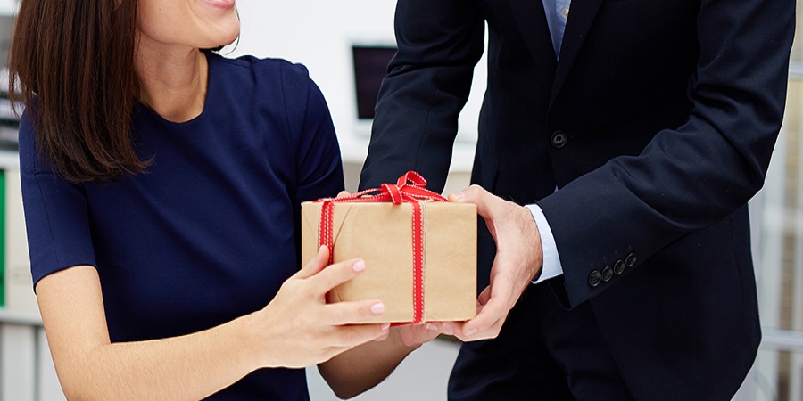 A Guide To Corporate Gifting For Employers