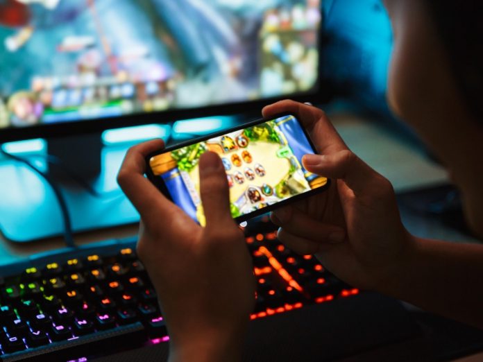 Computer or Mobile Device — Which One Is Better for Free Online Games