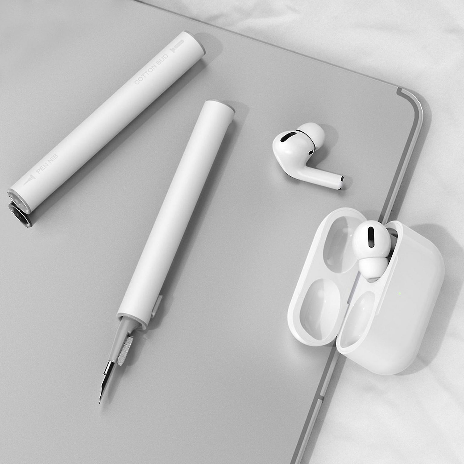 Tips and Tricks for Effective Earphone Cleaning using the HyBuds