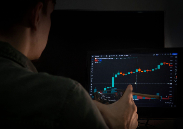 Bitcoin Slides, Regulation Advances and Stablecoins Gain Ground